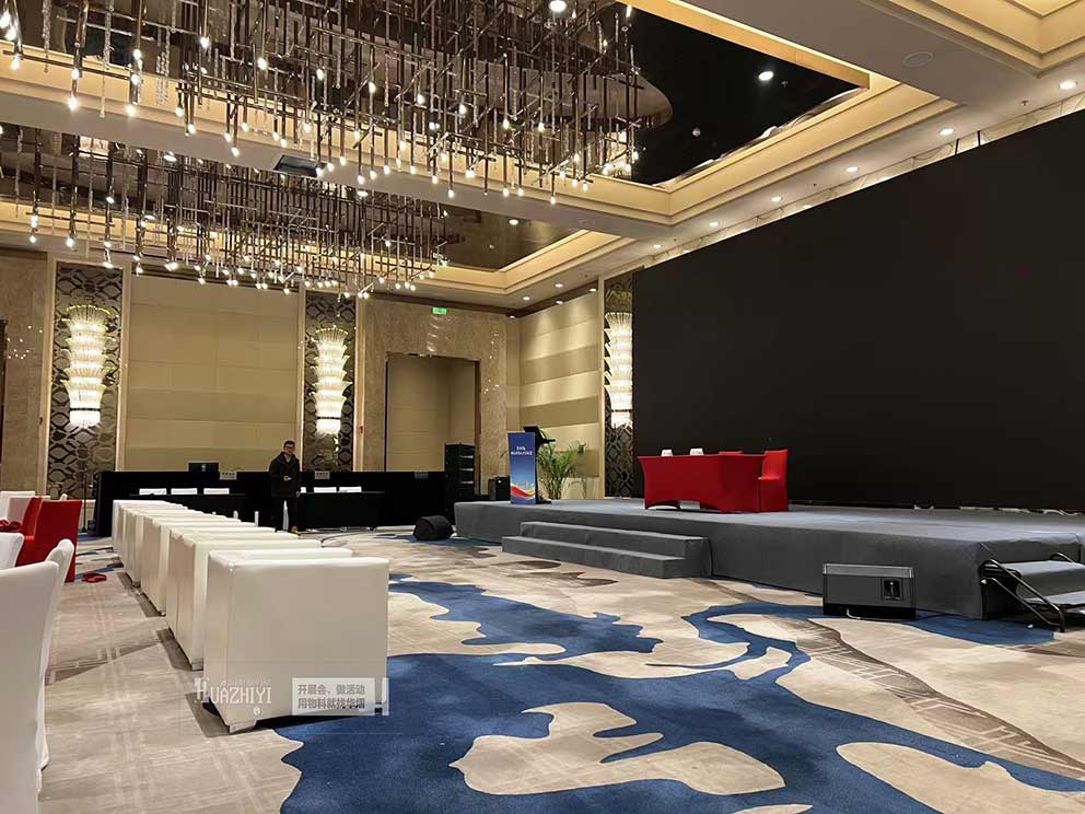 華熠沙發(fā)租賃提供白色單人皮質(zhì)沙發(fā)和茶幾出租