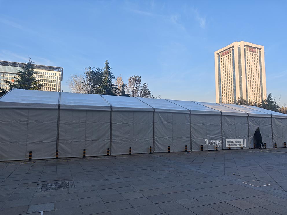 華熠篷房租賃廠家搭建河南省內(nèi)多個(gè)地市俄羅斯特賣篷房