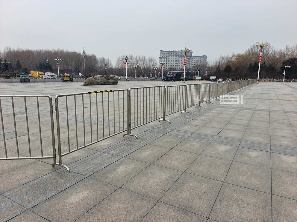 鄭州鐵馬護(hù)欄出租提供不銹鋼護(hù)欄助力濟(jì)源元宵文藝匯演