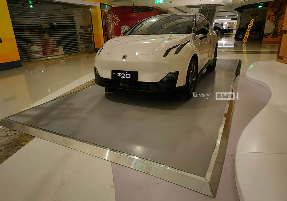 華熠地臺(tái)租賃鋪設(shè)萬象城領(lǐng)克新能源車展現(xiàn)場