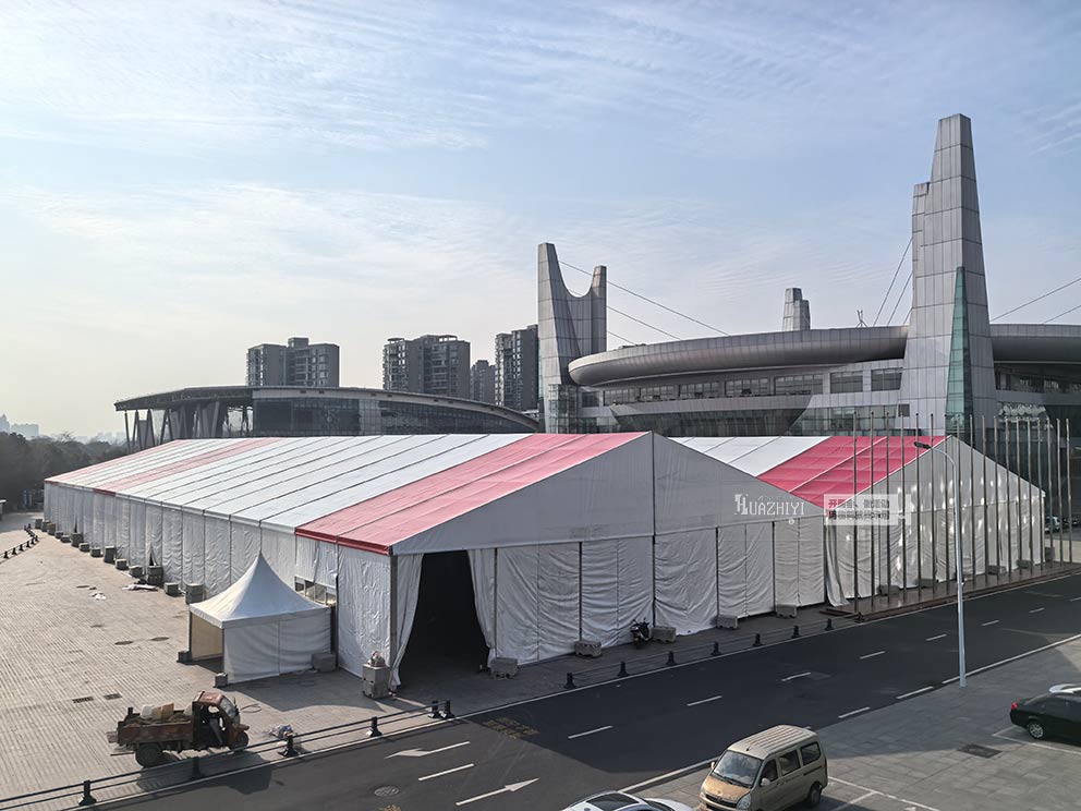 華熠篷房租賃公司在南陽(yáng)搭建家博會(huì)展銷(xiāo)會(huì)篷房