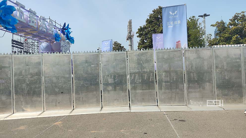 華熠鐵馬護欄租賃公司助力會展中心品牌發(fā)布會