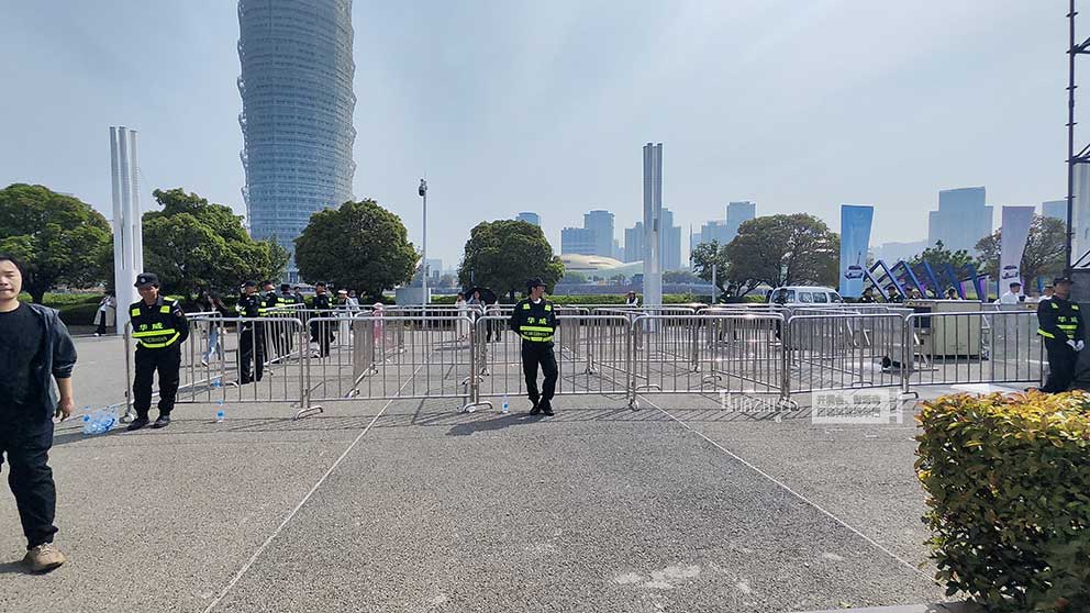 華熠鐵馬護欄租賃公司助力會展中心品牌發(fā)布會