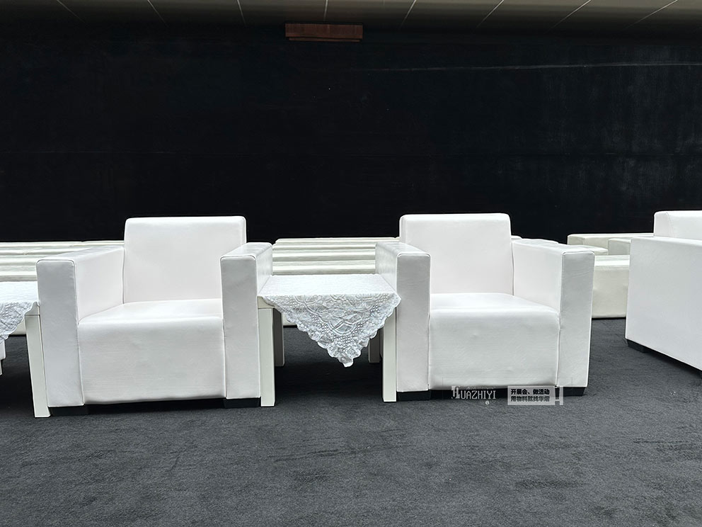 華熠沙發(fā)租賃提供布置走秀活動(dòng)皮質(zhì)沙發(fā)條