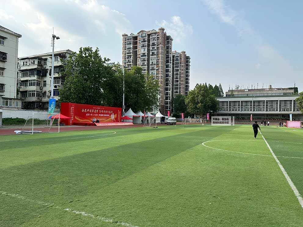 華熠篷房租賃公司搭建職工運(yùn)動(dòng)會(huì)尖頂帳篷