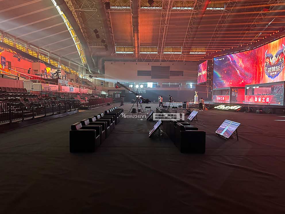 武神壇之戰(zhàn)巔峰賽由華熠防爆欄租賃布置