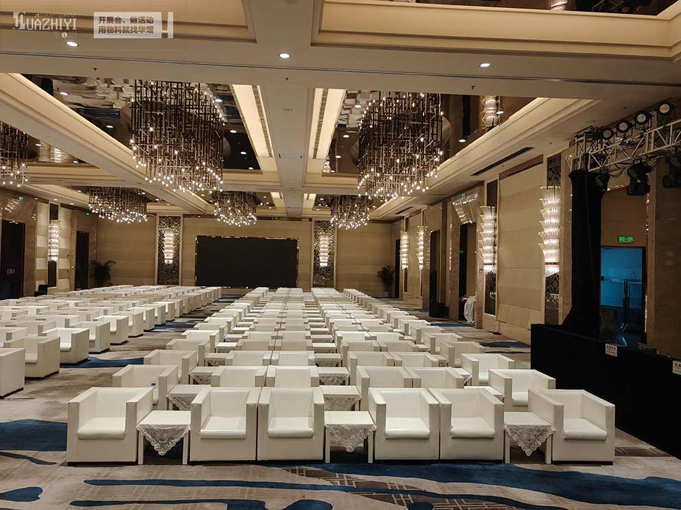 萬(wàn)豪酒店單人沙發(fā)由華熠沙發(fā)租賃布置