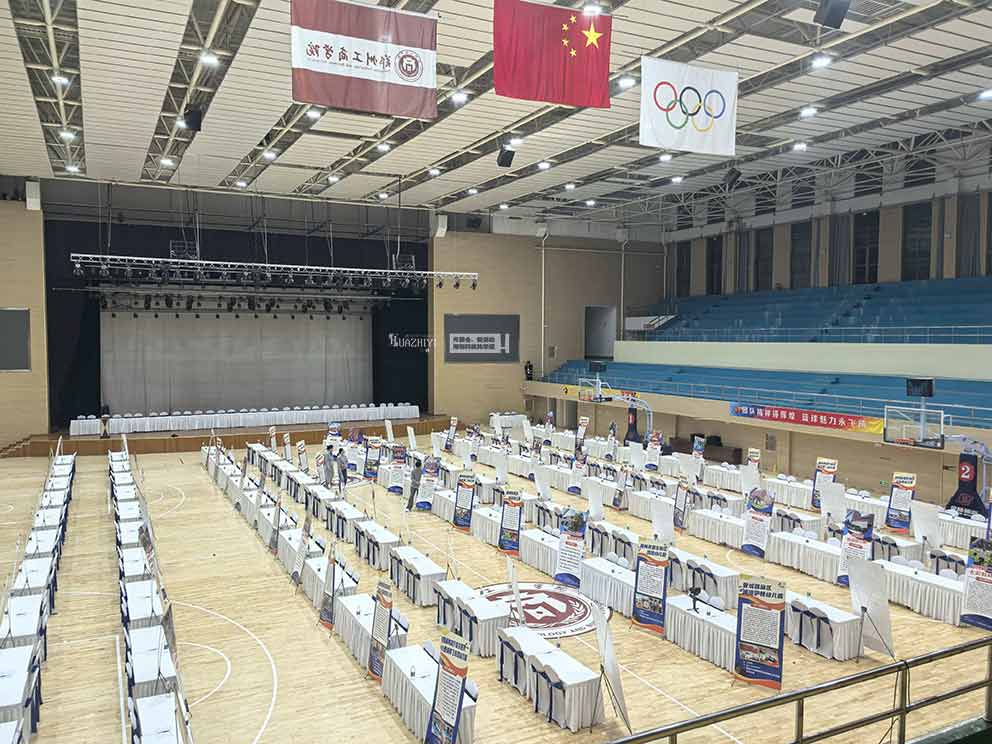 華熠桌椅租賃布場鄭州工商學院畢業(yè)實習與就業(yè)一體化啟動大會