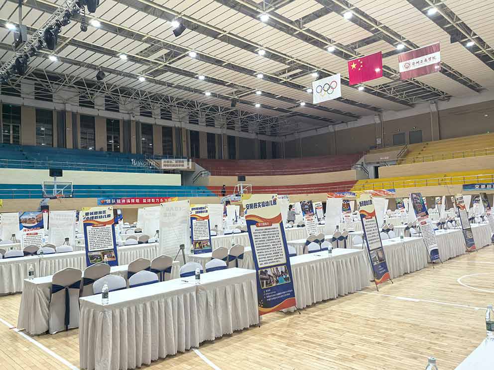 華熠桌椅租賃布場鄭州工商學院畢業(yè)實習與就業(yè)一體化啟動大會