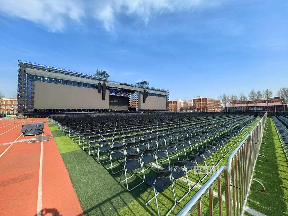 華熠桌椅租賃助力邢臺演唱會(huì)布場